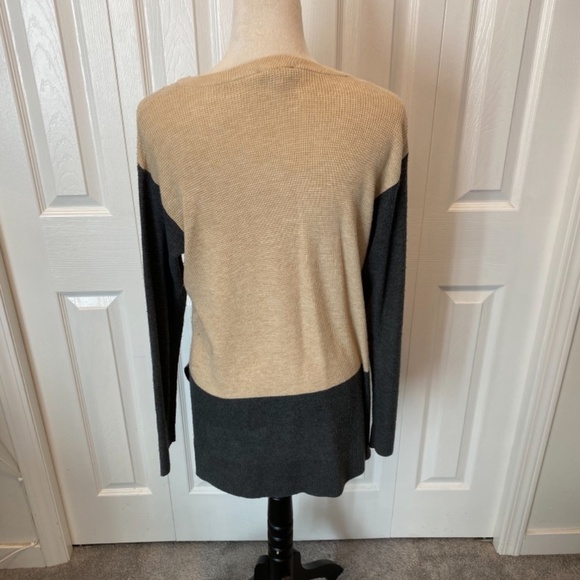 Women’s Size S Vince Camuto sweater - Picture 4 of 8